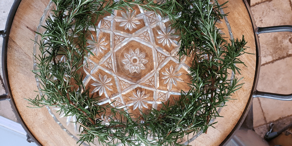 how to make a rosemary appetizer wreath with cheese and olives