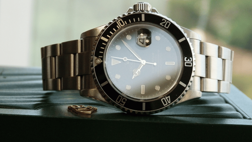 How Do Expert Buyers Calculate a Rolex Daytona Versus a Datejust Value?