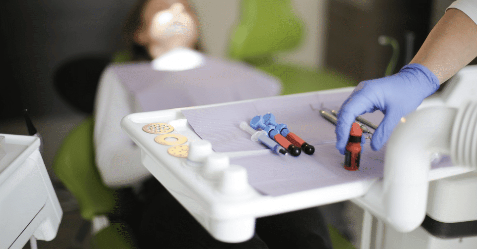 Reasons People Choose Dental Implants Instead of Dentures